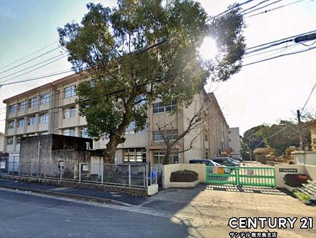 鹿児島市立桜丘中学校まで2300m