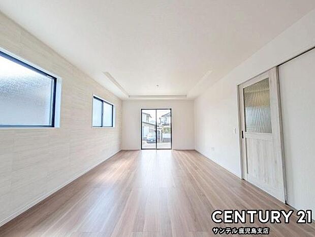 ダイニングスペースも含めてゆとりのあるスペースで、ご家族でお食事や団らんしたり、ゆったりとしたご家族の時間を過ごせます♪