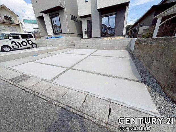 お車は2台駐車可能です♪※車種による。