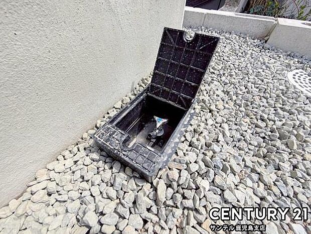 洗車やお掃除に利用できる屋外埋込水栓です♪特にお車は、降灰した後にすぐに洗い流せます!