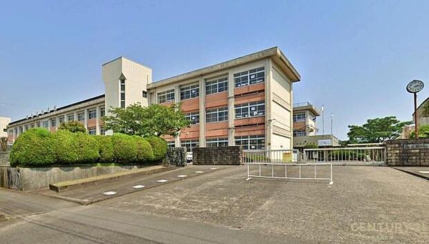 姶良市立加治木中学校まで2200m