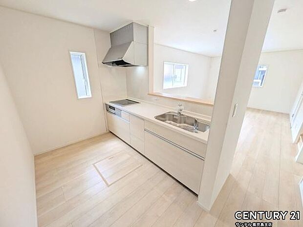 (同仕様モデル写真)シンプルで使いやすい設計のキッチン♪そしてカウンターキッチンなので、リビングいるご家族と会話を楽しみながらお料理ができます♪オプションで食洗器を付けることができます♪