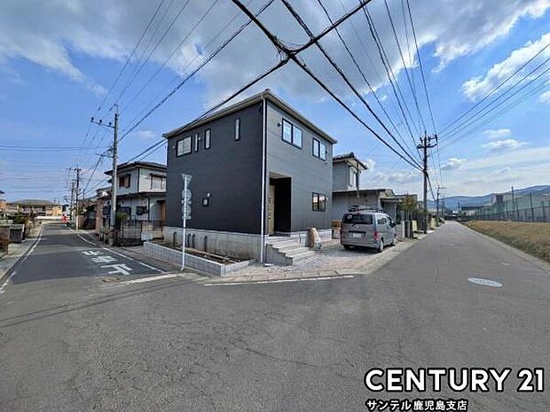 前面道路を含めた現地写真です♪