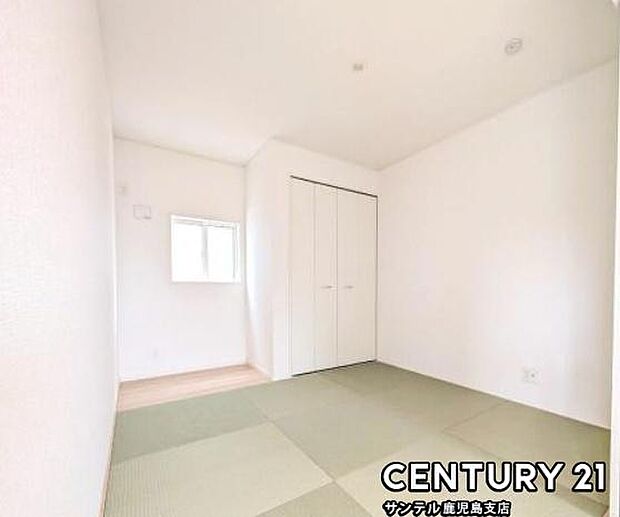 （同仕様モデル）リビング横に和室があることで和と洋の雰囲気を味わえ素敵な空間を演出でき、お子様の遊び部屋や客間としても利用できます♪