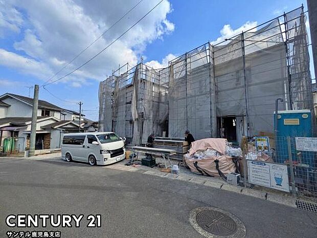 前面道路を含めた現地写真です♪