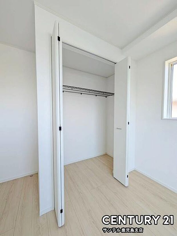 5.7帖洋室のクローゼットです♪