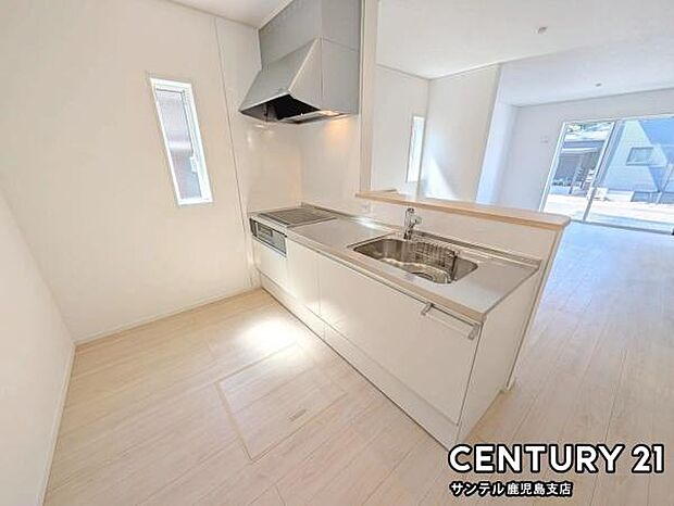 シンプルで使いやすい設計のキッチン♪そしてカウンターキッチンなので、リビングいるご家族と会話を楽しみながらお料理ができます♪オプションで食洗器を付けることができます♪