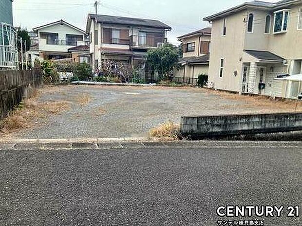 前面道路を含めた現地写真です♪