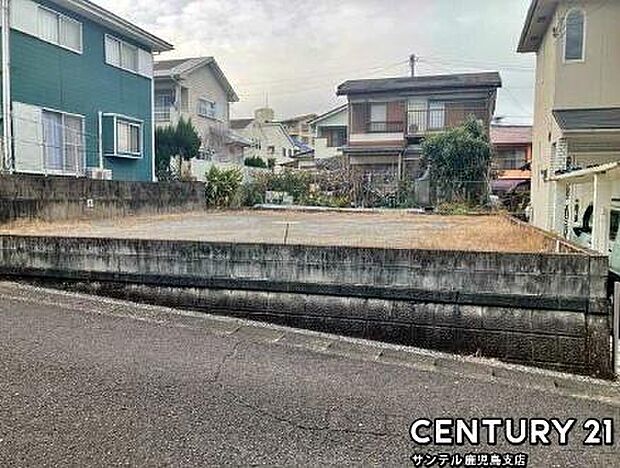 前面道路を含めた現地写真です♪