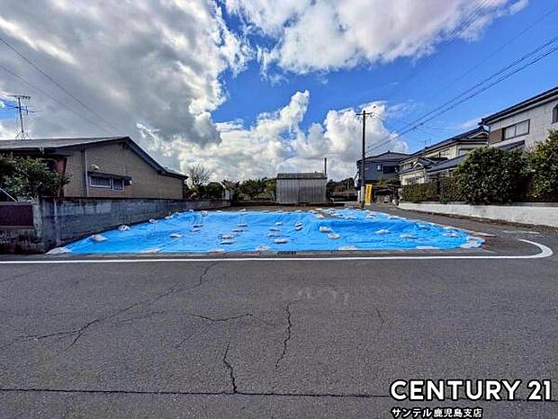 前面道路から撮影した現地写真です♪