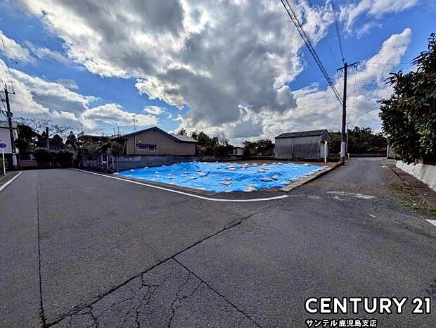 前面道路から撮影した現地写真です♪