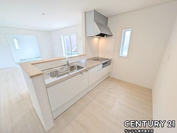 シンプルで使いやすい設計のキッチン♪そしてカウンターキッチンなので、リビングいるご家族と会話を楽しみながらお料理ができます♪オプションで食洗器を付けることができます♪