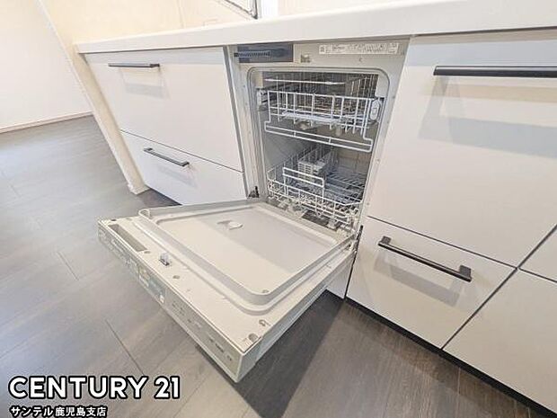 手荒れを防いで、家事の時間も削減できる食洗機付き♪高水温で洗浄をするので、衛生面的にも安心で♪片付けの時短にもなるので大活躍間違いなしです♪