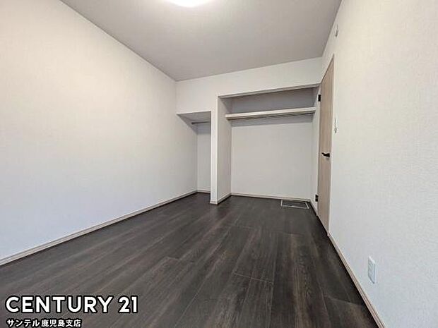 6帖の洋室です、収納がしっかりあり使いやすい洋室となっております♪