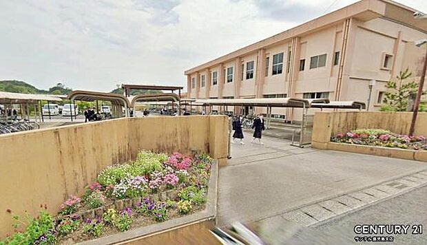 霧島市立国分中学校まで2000m