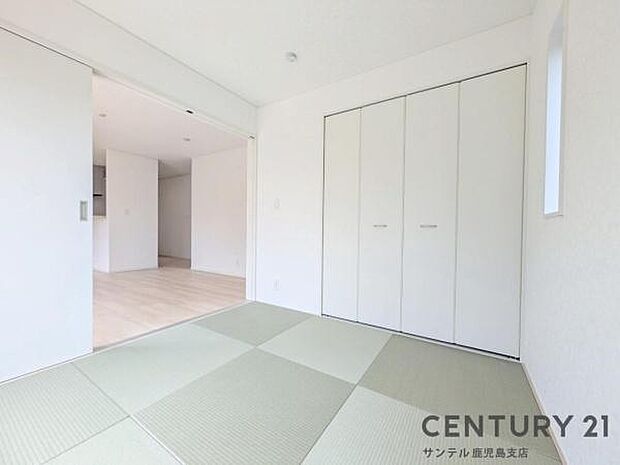 (同仕様モデル写真)和室です♪リビング横に和室があることで和と洋の雰囲気を味わえ素敵な空間を演出でき、お子様の遊び部屋や客間としても利用できます♪