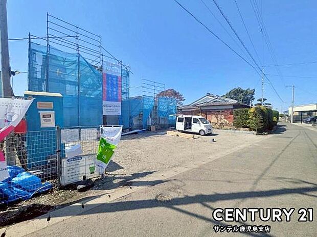 前面道路から撮影した現地写真です♪