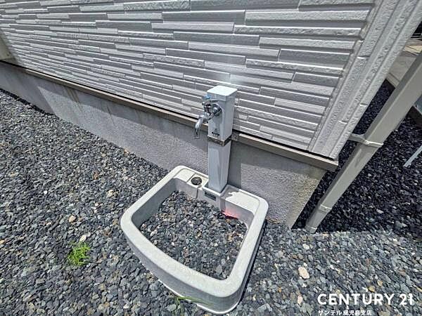洗車やお掃除に利用できる屋外立水栓です♪特にお車は、降灰した後にすぐに洗い流せます！