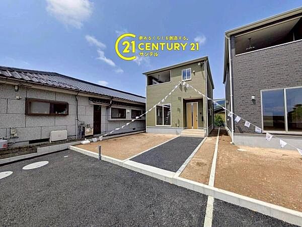 3号棟の外観が完成しました！シンプルで落ち着きのある外壁カラーです♪