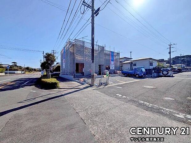 前面道路から撮影した現地写真です♪