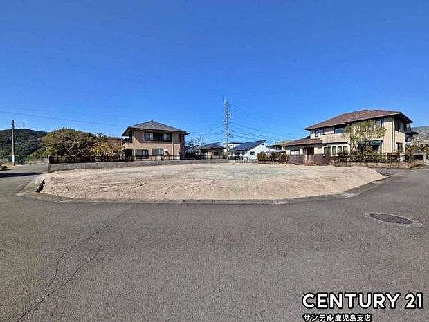 前面道路から撮影した現地写真です♪