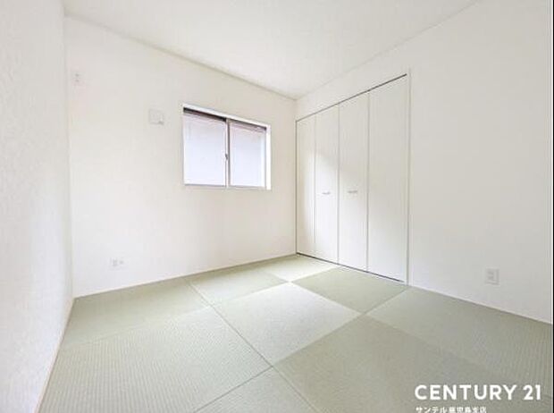 (同仕様モデル)リビング横に和室があることで和と洋の雰囲気を味わえ素敵な空間を演出でき、お子様の遊び部屋や客間としても利用できます♪