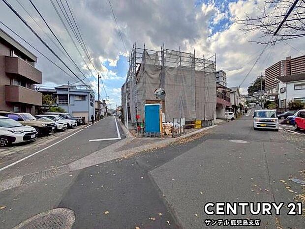 前面道路から撮影した現地写真です♪