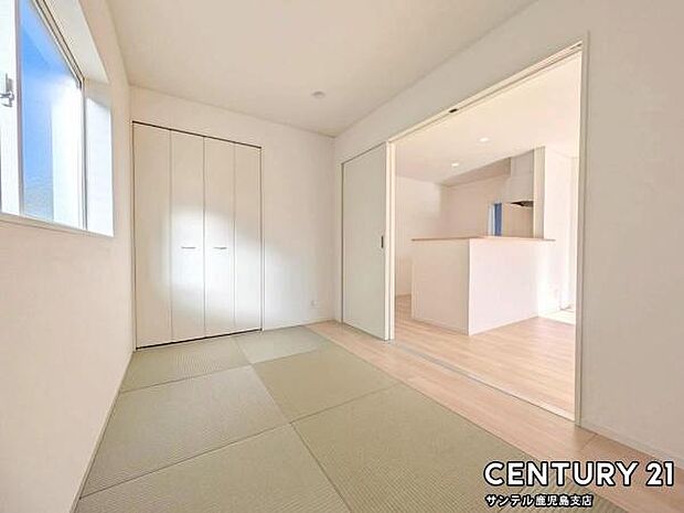 (同仕様モデル写真)和室です♪リビング横に和室があることで和と洋の雰囲気を味わえ素敵な空間を演出でき、お子様の遊び部屋や客間としても利用できます♪