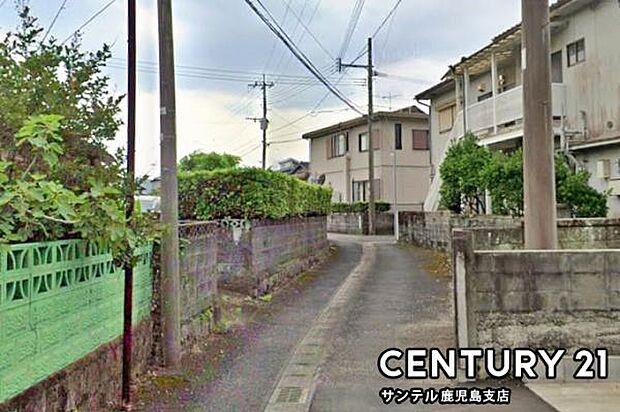 前面道路を含めた現地写真です♪