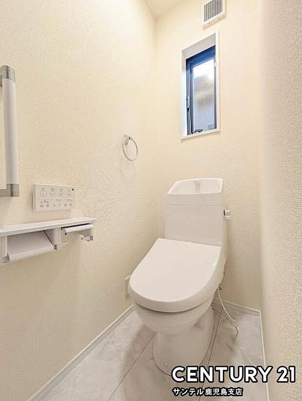 (同仕様モデル)トイレ!ウォシュレットが付いた広々として落ち着いた空間のお手洗いになります♪