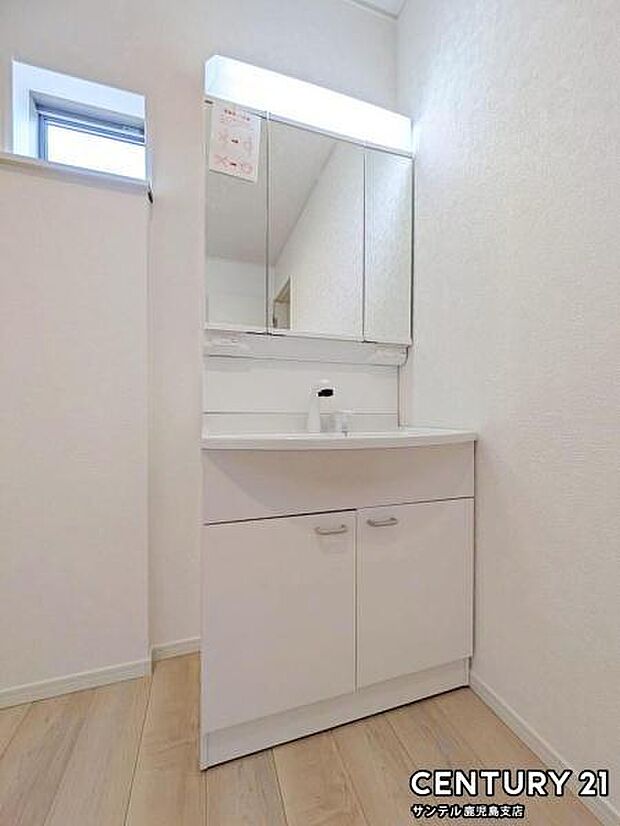 (同仕様モデル)洗面台!シャワーヘッド、三面鏡も付いたおしゃれな洗面台です♪