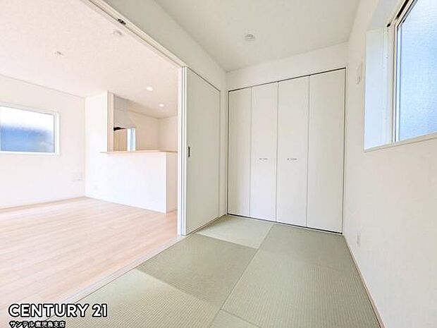 (同仕様モデル写真)和室です♪リビング横に和室があることで和と洋の雰囲気を味わえ素敵な空間を演出でき、お子様の遊び部屋や客間としても利用できます♪