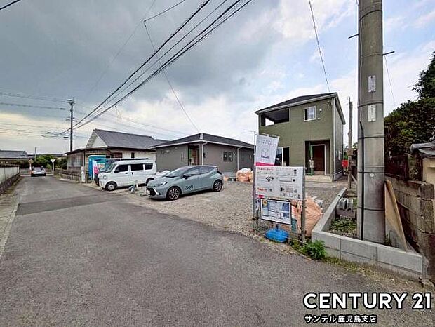 前面道路を含めた現地写真です♪