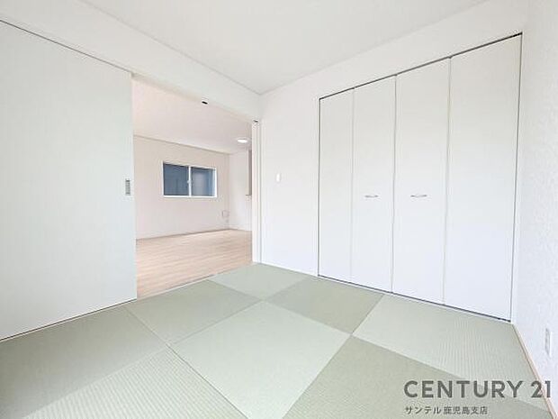 (同仕様モデル写真)和室です♪リビング横に和室があることで和と洋の雰囲気を味わえ素敵な空間を演出でき、お子様の遊び部屋や客間としても利用できます♪
