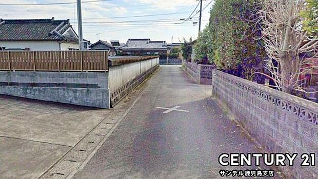 前面道路から撮影した現地写真です♪