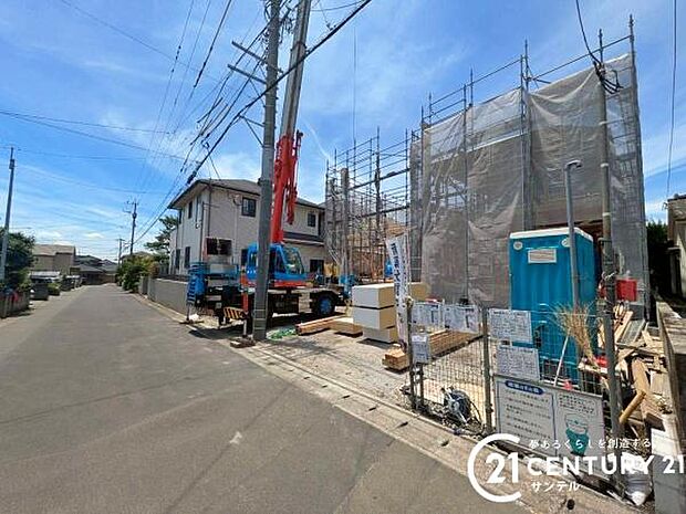 前面道路から撮影した現地写真です♪
