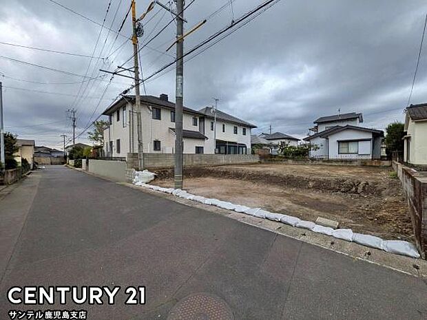 前面道路から撮影した現地写真です♪