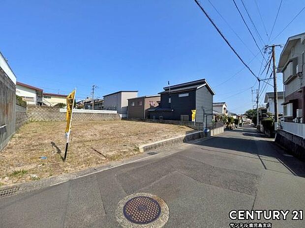 前面道路から撮影した現地写真です♪