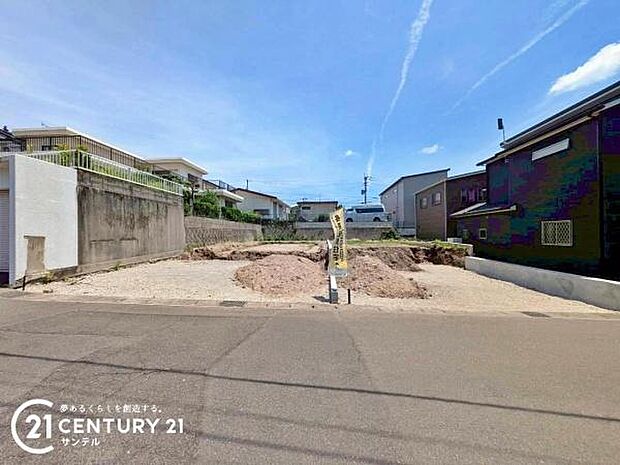 前面道路から撮影した現地写真です♪