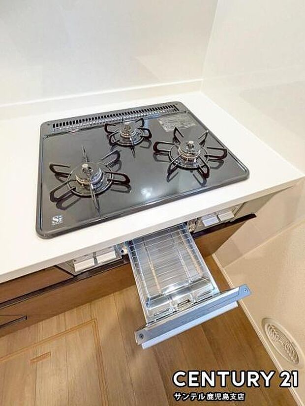 (同仕様モデル写真)キッチン！3口全てに温度センサーが付き、高温炒め機能付きで片面焼きグリルも搭載！。消し忘れ消火機能付き、安全で機能的なガスコンロ♪