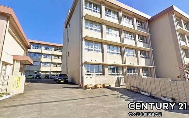 鹿児島市立中山小学校まで1400m