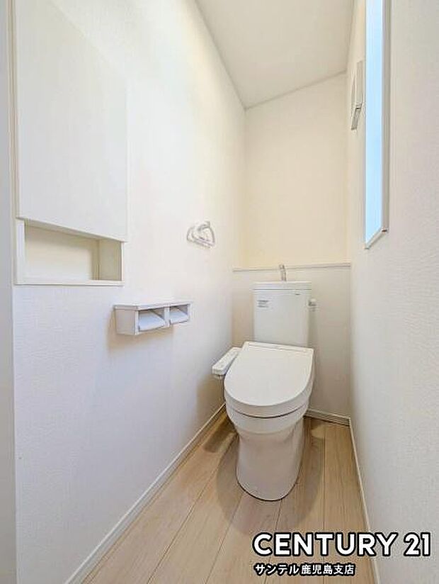 （同仕様モデル）ウォシュレットが付いた広々として落ち着いた空間のお手洗いになります♪