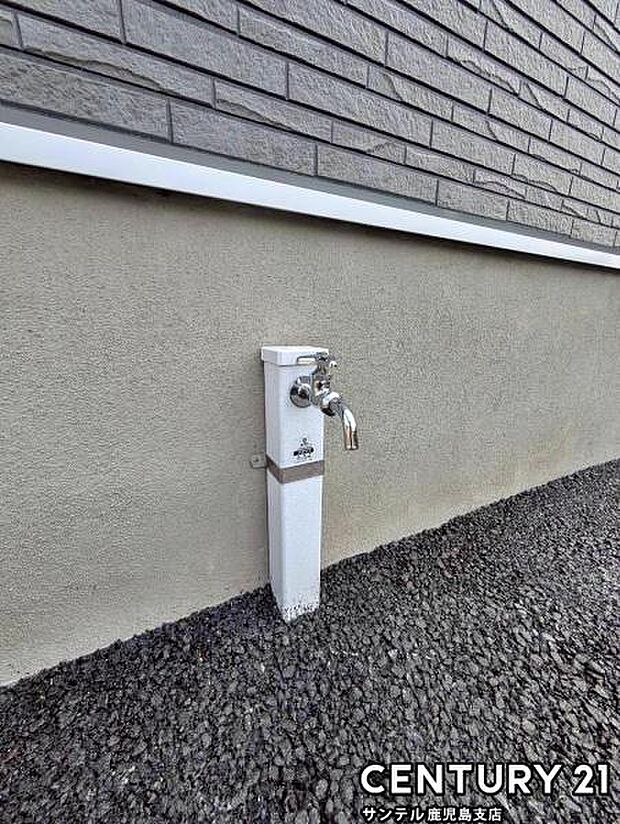 （同仕様モデル）洗車やお掃除に利用できる屋外立水栓です♪特にお車は、降灰した後にすぐに洗い流せます！