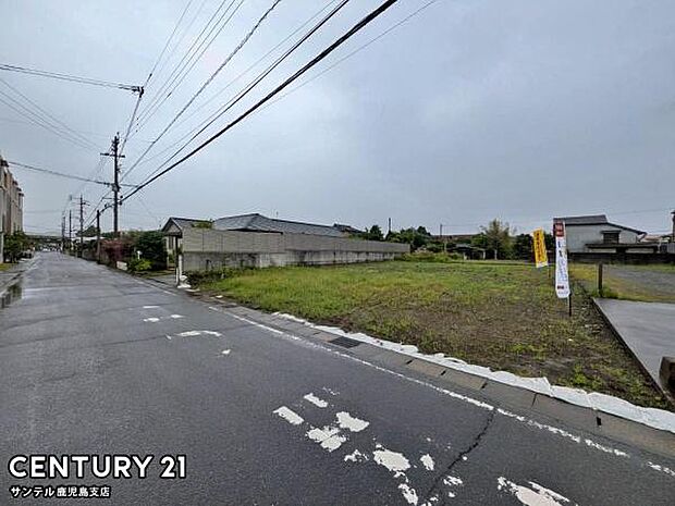 前面道路から撮影した現地写真です♪