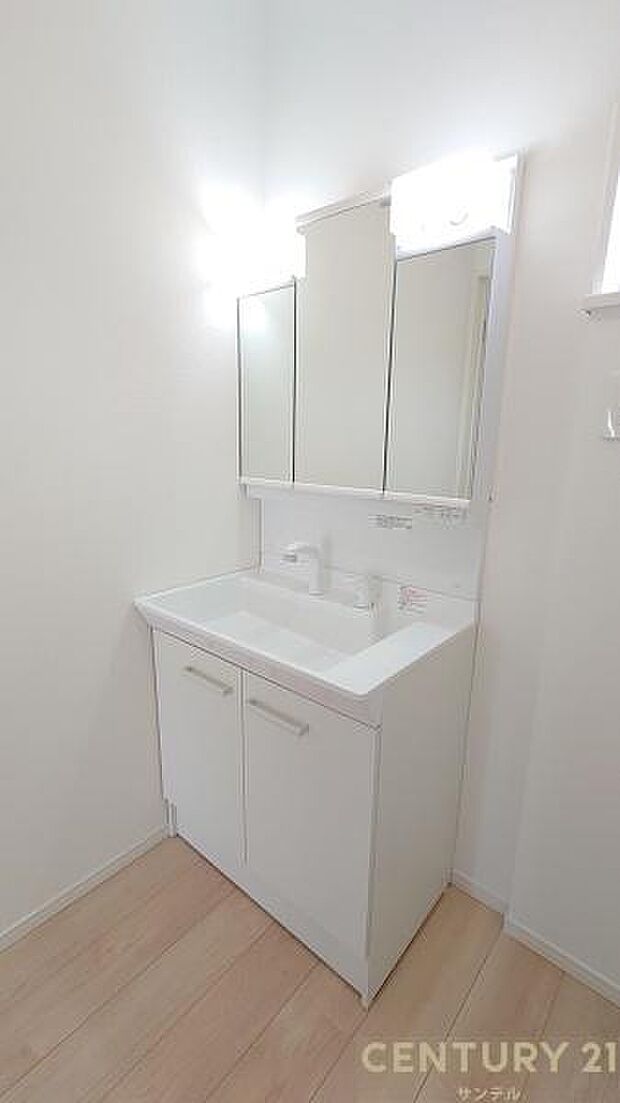 （同仕様モデル）洗面台！シャワーヘッド、三面鏡も付いたおしゃれな洗面台です♪