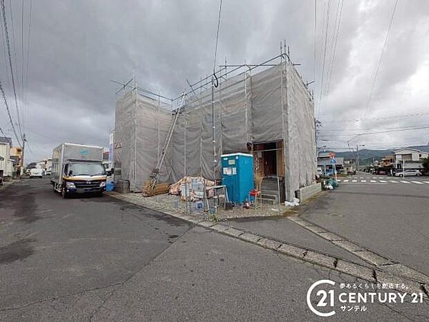 前面道路から撮影した現地写真です♪