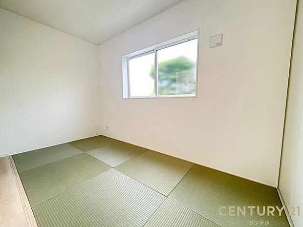 (同仕様モデル写真)和室です♪リビング横に和室があることで和と洋の雰囲気を味わえ素敵な空間を演出でき、お子様の遊び部屋や客間としても利用できます♪