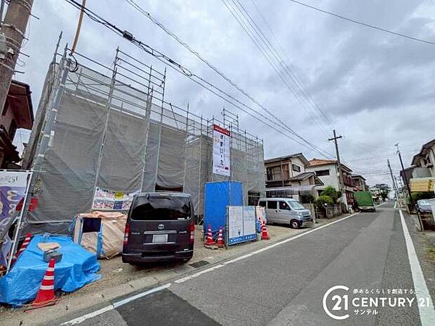 前面道路から撮影した現地写真です♪