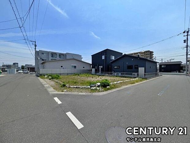 前面道路から撮影した現地写真です♪
