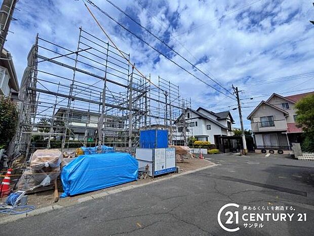 前面道路から撮影した現地写真です♪